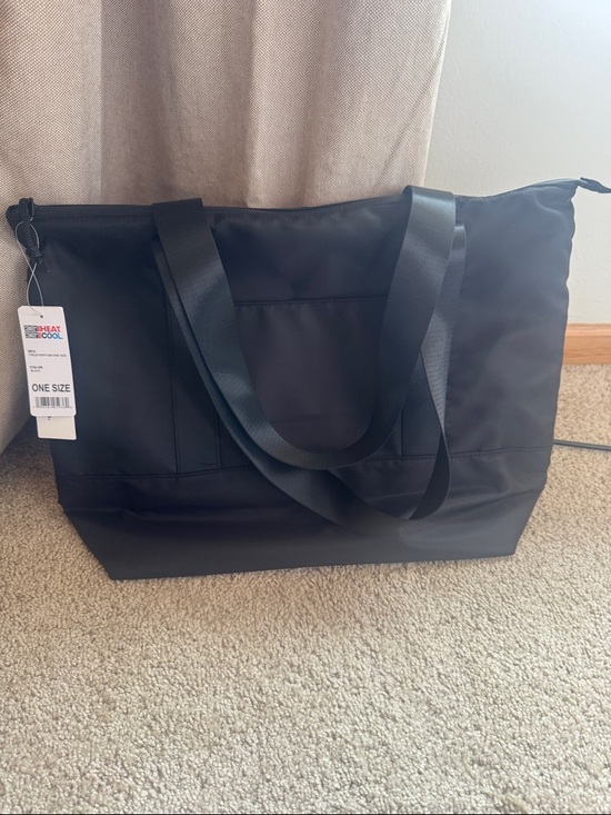 32 Degrees Handbags - NWT 32 degrees travel Tote Bag
